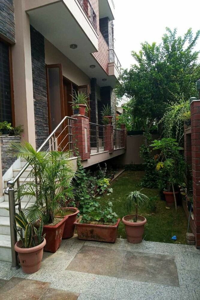 Hotel J P Residency