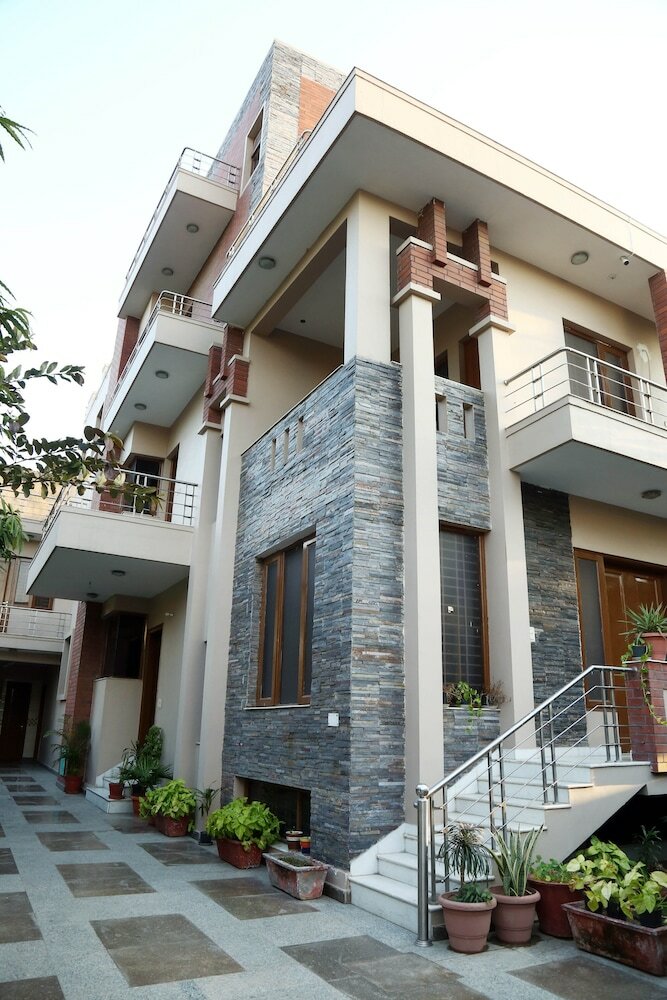 Hotel J P Residency