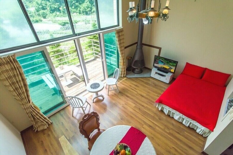 Sunny Junny Pension