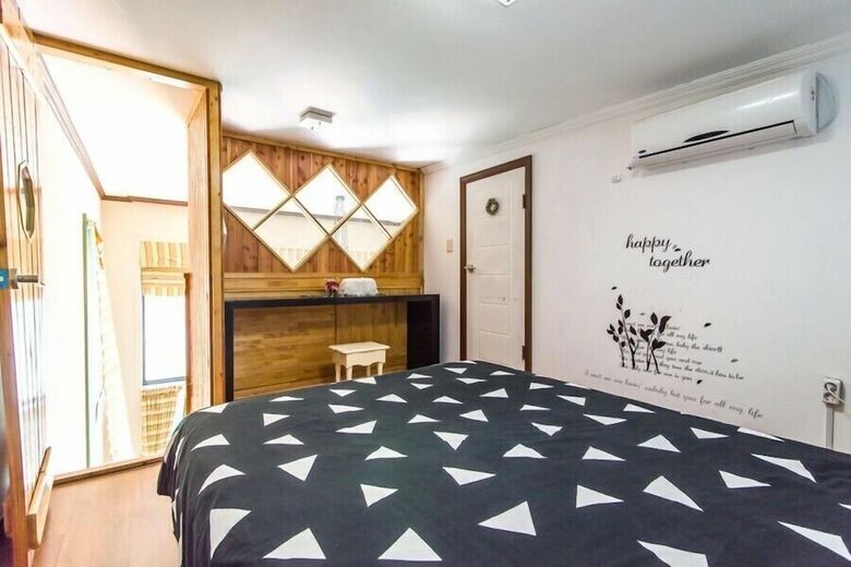 Sunny Junny Pension