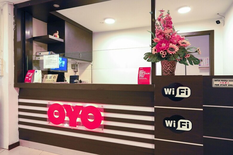 Hotel Oyo 1227 AA Inn