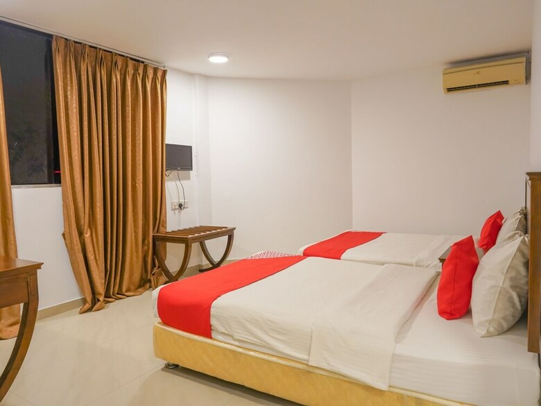 Hotel Oyo 1227 AA Inn