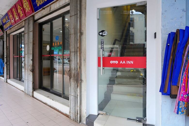 Hotel Oyo 1227 AA Inn