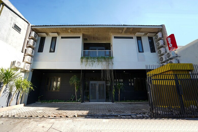 Hotel Oyo 1293 Claudya Residence