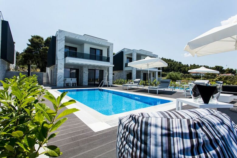 Hotel Crystal Villas & Suites