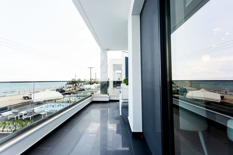 Hotel Crystal Villas & Suites
