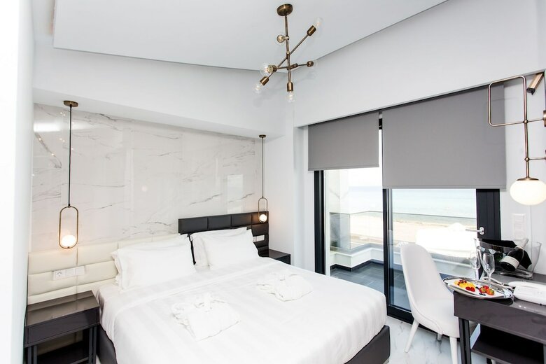 Hotel Crystal Villas & Suites