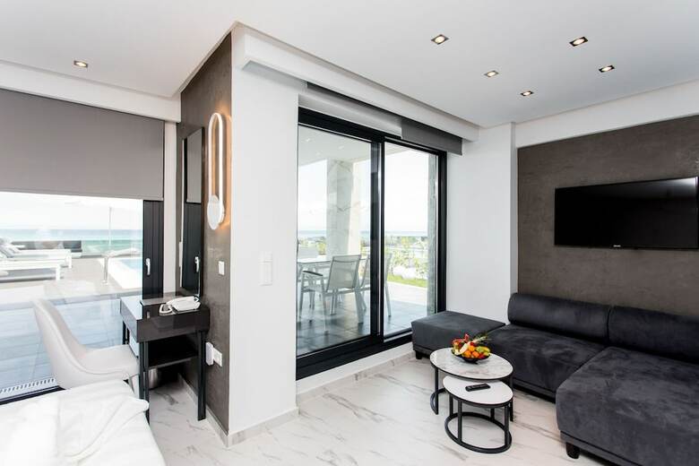 Hotel Crystal Villas & Suites