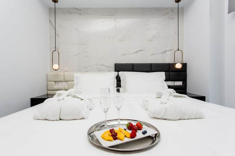 Hotel Crystal Villas & Suites