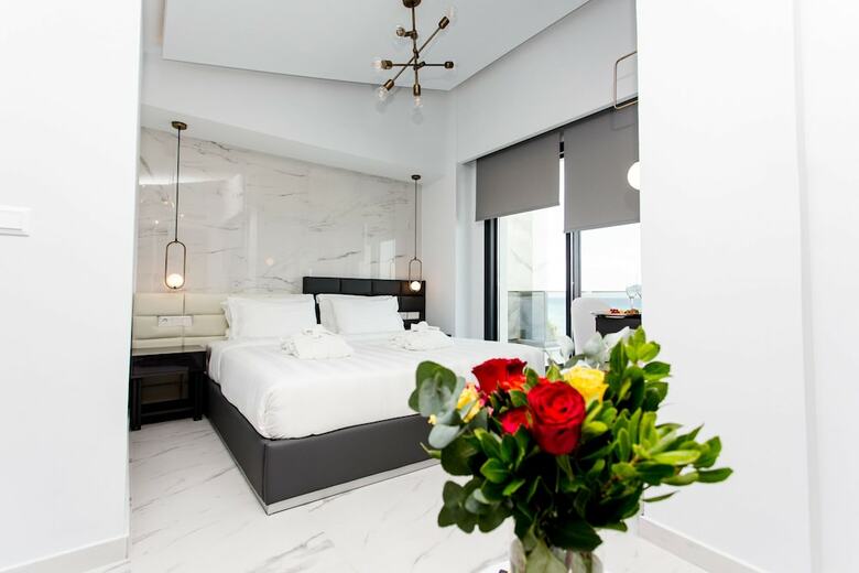 Hotel Crystal Villas & Suites