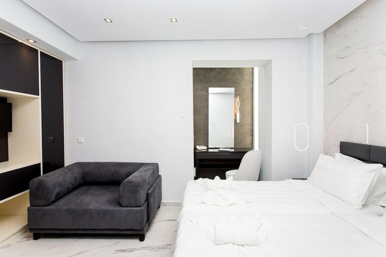 Hotel Crystal Villas & Suites