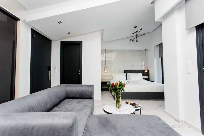 Hotel Crystal Villas & Suites