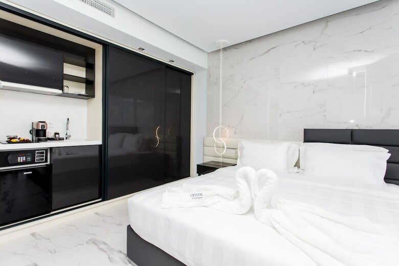 Hotel Crystal Villas & Suites