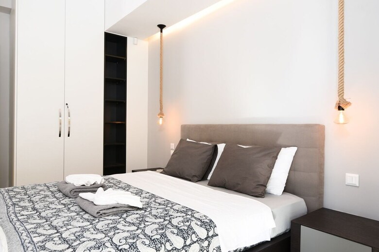 142m� Homm Bright Alimos Apartment With Marina View