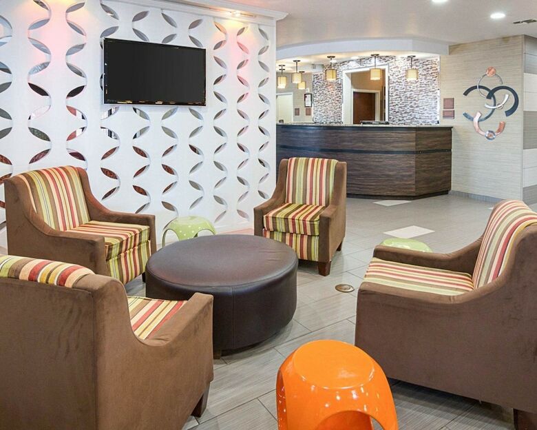 Hotel Comfort Suites