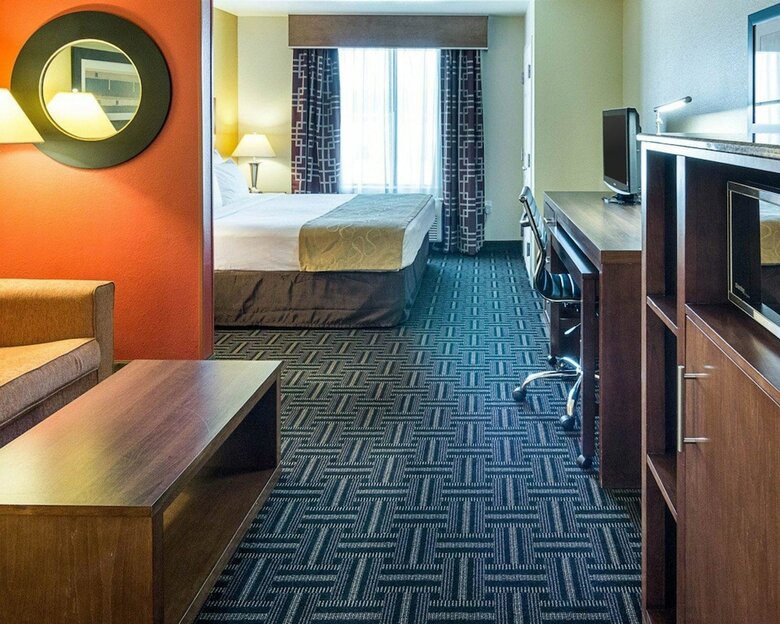 Hotel Comfort Suites