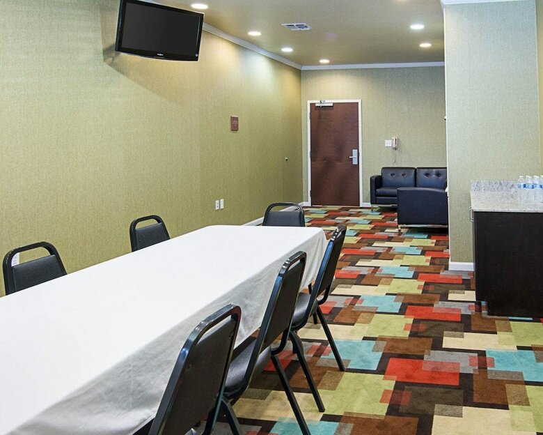 Hotel Comfort Suites