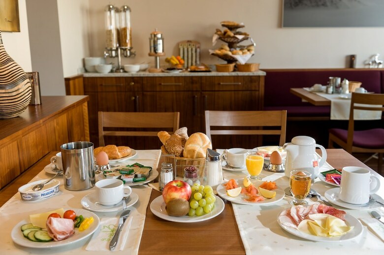 Aparthotel Apartments  Garni Alpenrose