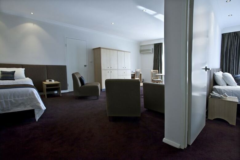 Hotel The Executive Inn