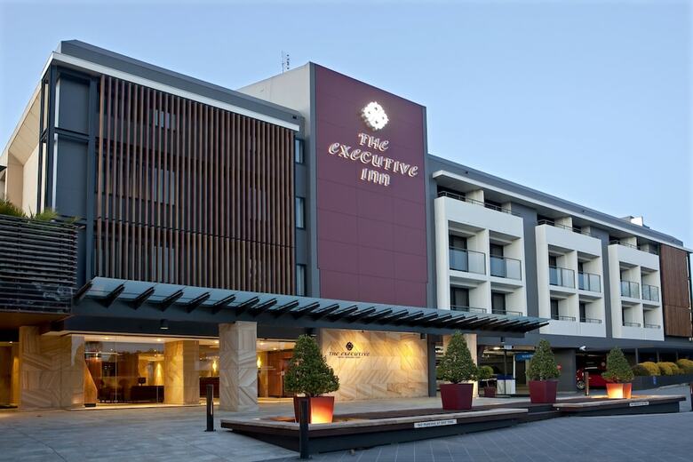 Hotel The Executive Inn