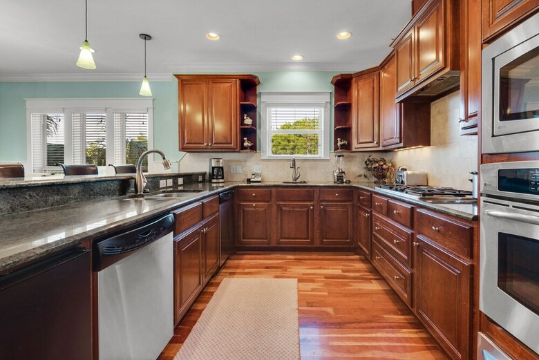 6 Bd Tropical Getaway With Pool & Beach Access!