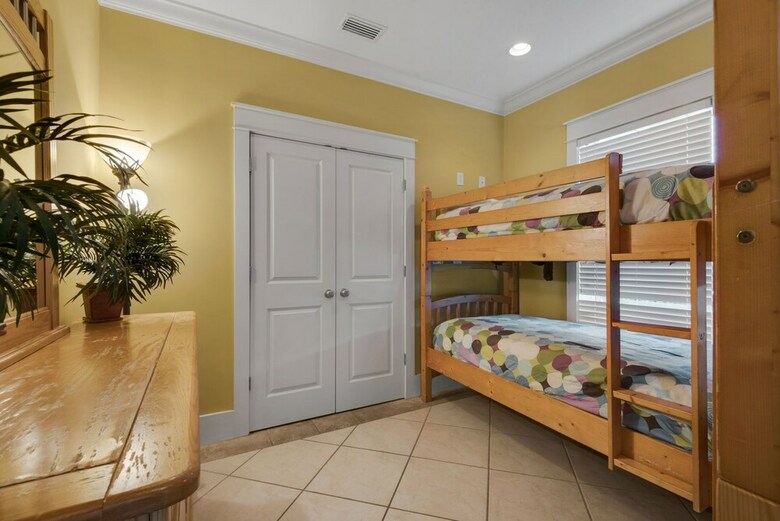 6 Bd Tropical Getaway With Pool & Beach Access!
