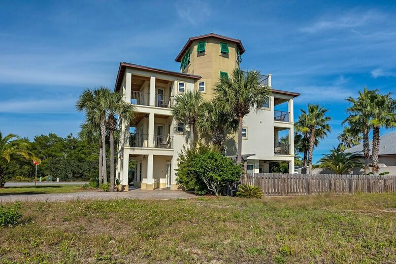 6 Bd Tropical Getaway With Pool & Beach Access!