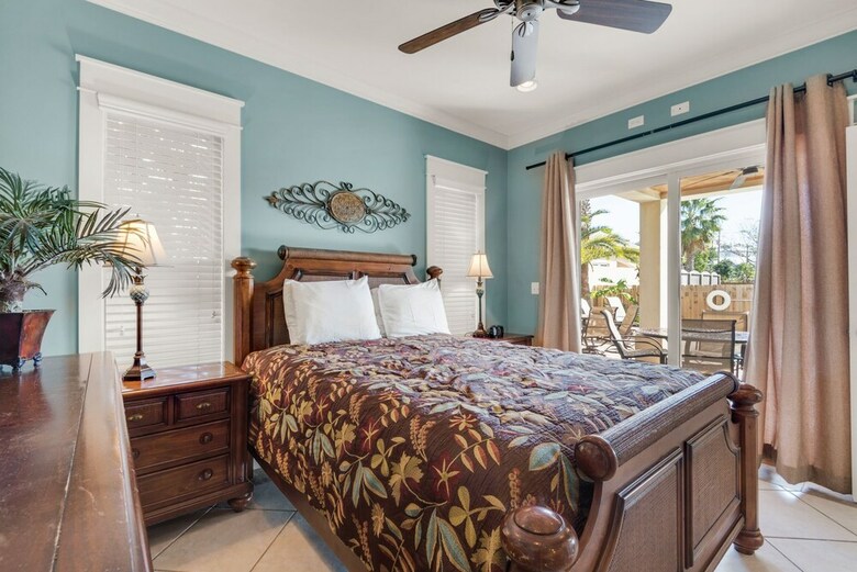 6 Bd Tropical Getaway With Pool & Beach Access!