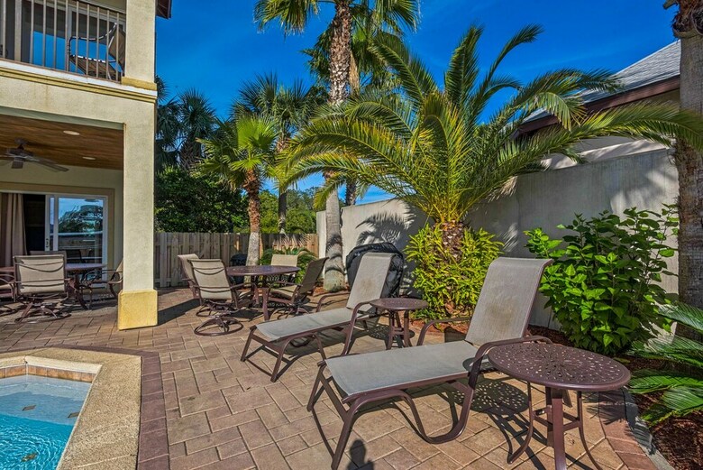 6 Bd Tropical Getaway With Pool & Beach Access!