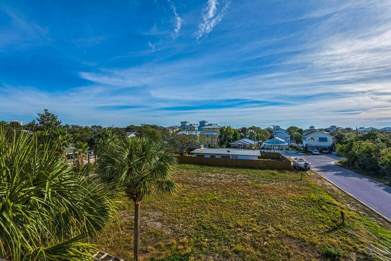 6 Bd Tropical Getaway With Pool & Beach Access!