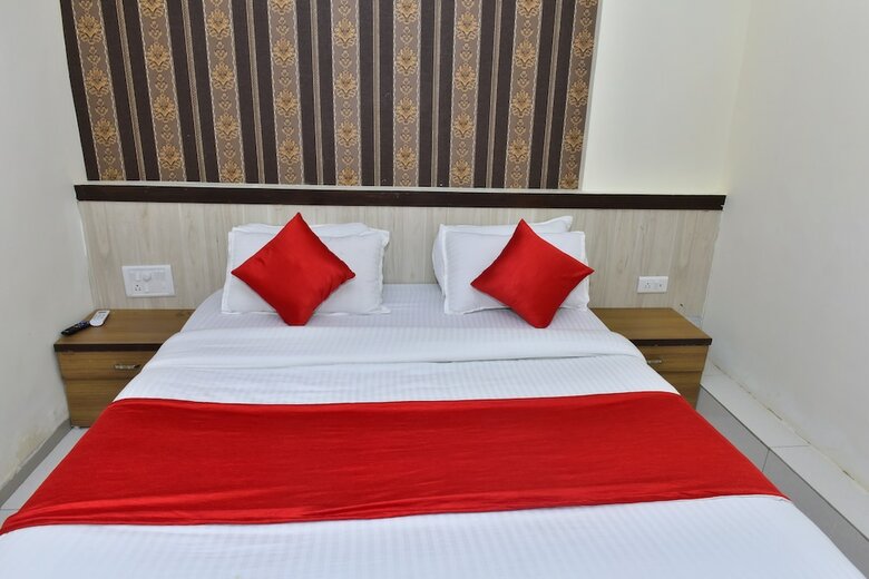 Hotel Shubham Palace By Sky Stays
