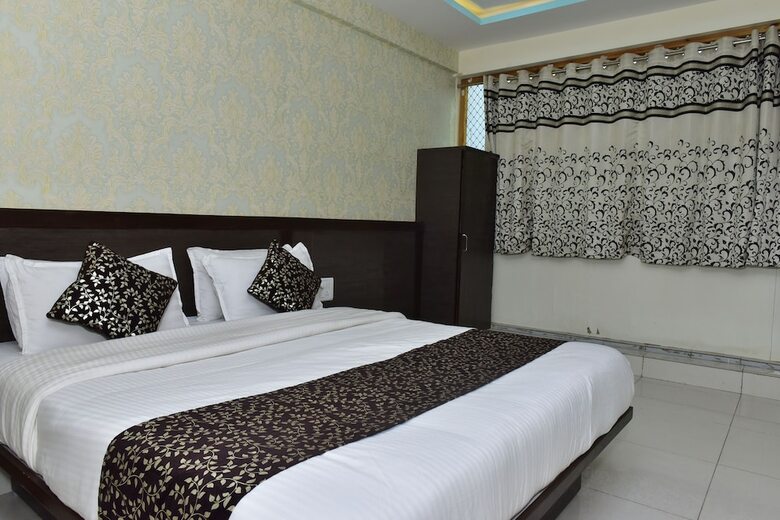 Hotel Shubham Palace By Sky Stays