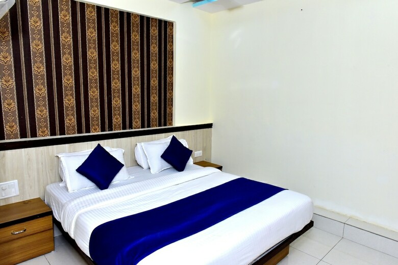 Hotel Shubham Palace By Sky Stays