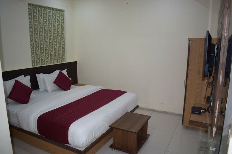 Hotel Shubham Palace By Sky Stays