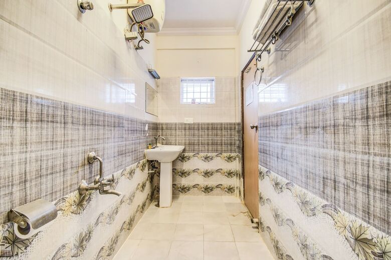 Hotel Fabexpress Goyal Residency