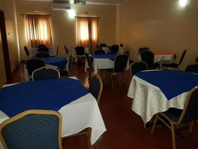 Hotel Zuus Lodge & Tours