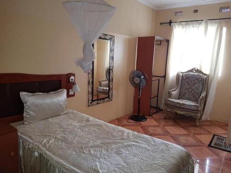Hotel Zuus Lodge & Tours