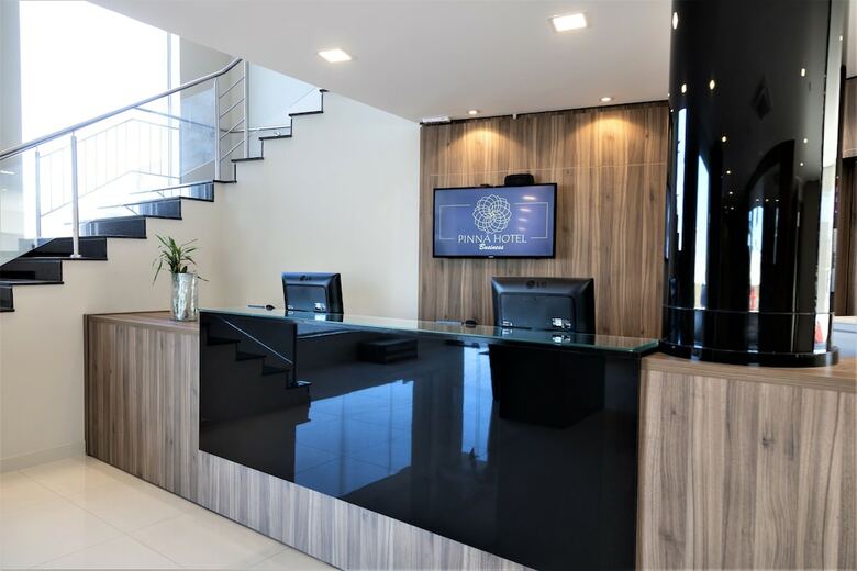 Pinn� Business Hotel