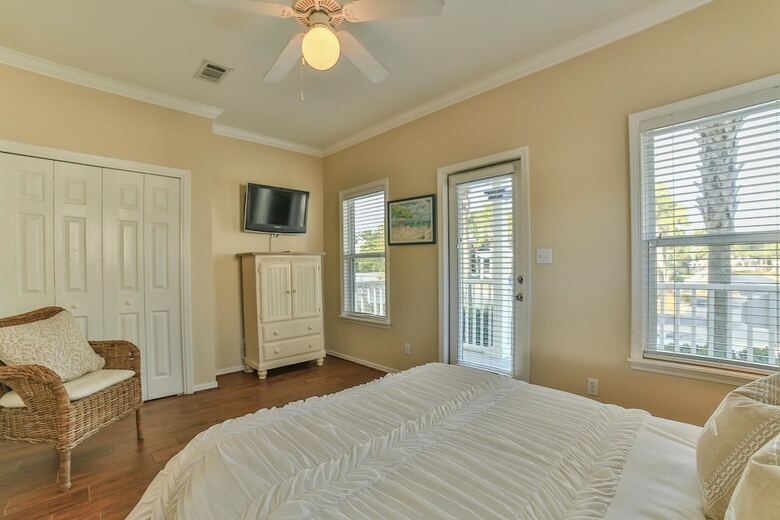 Ocean View Abode Luxurious 4bd, Walk To Beach!