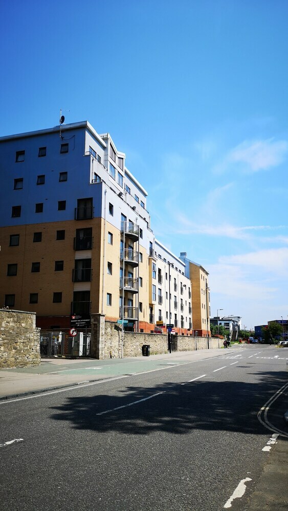 Higher Living - Professional Southampton Apartment
