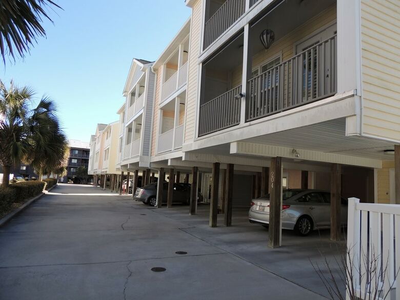 Charleston Village #102