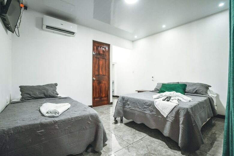 Hostal Hotel Hoja de Oro Corcovado