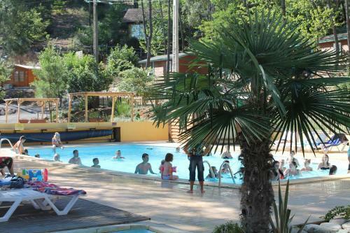 Village De Chalets Camping Bois Simonet