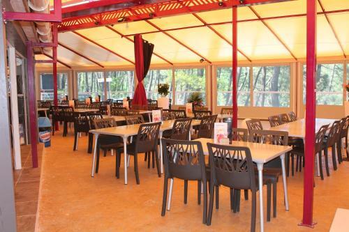 Village De Chalets Camping Bois Simonet