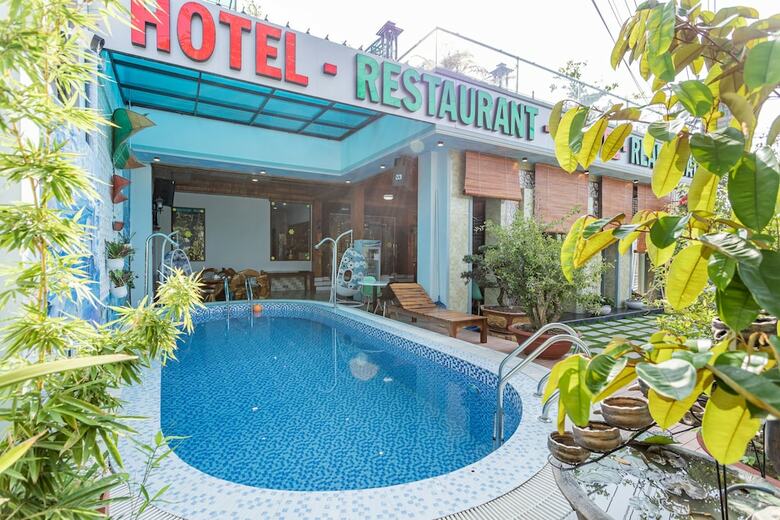 Oyo 1009 Capella Hotel