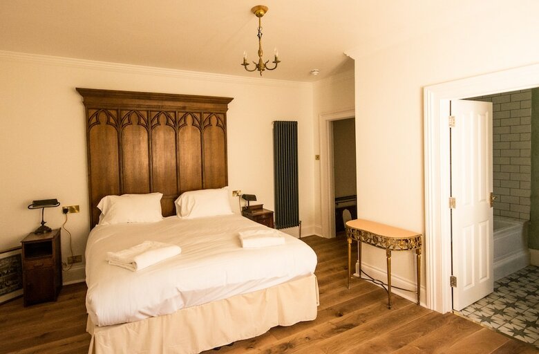 Hotel The Crooked Swan
