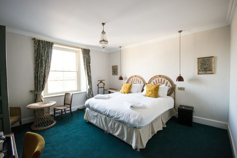 Hotel The Crooked Swan