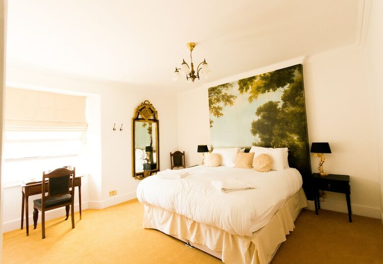 Hotel The Crooked Swan