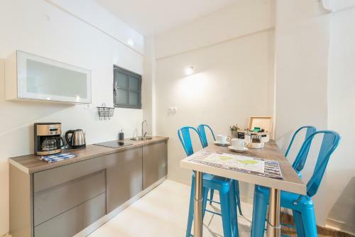 Stylish And Spacious Koukaki Apartment