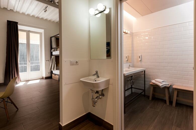 Hostal Hostel Nut